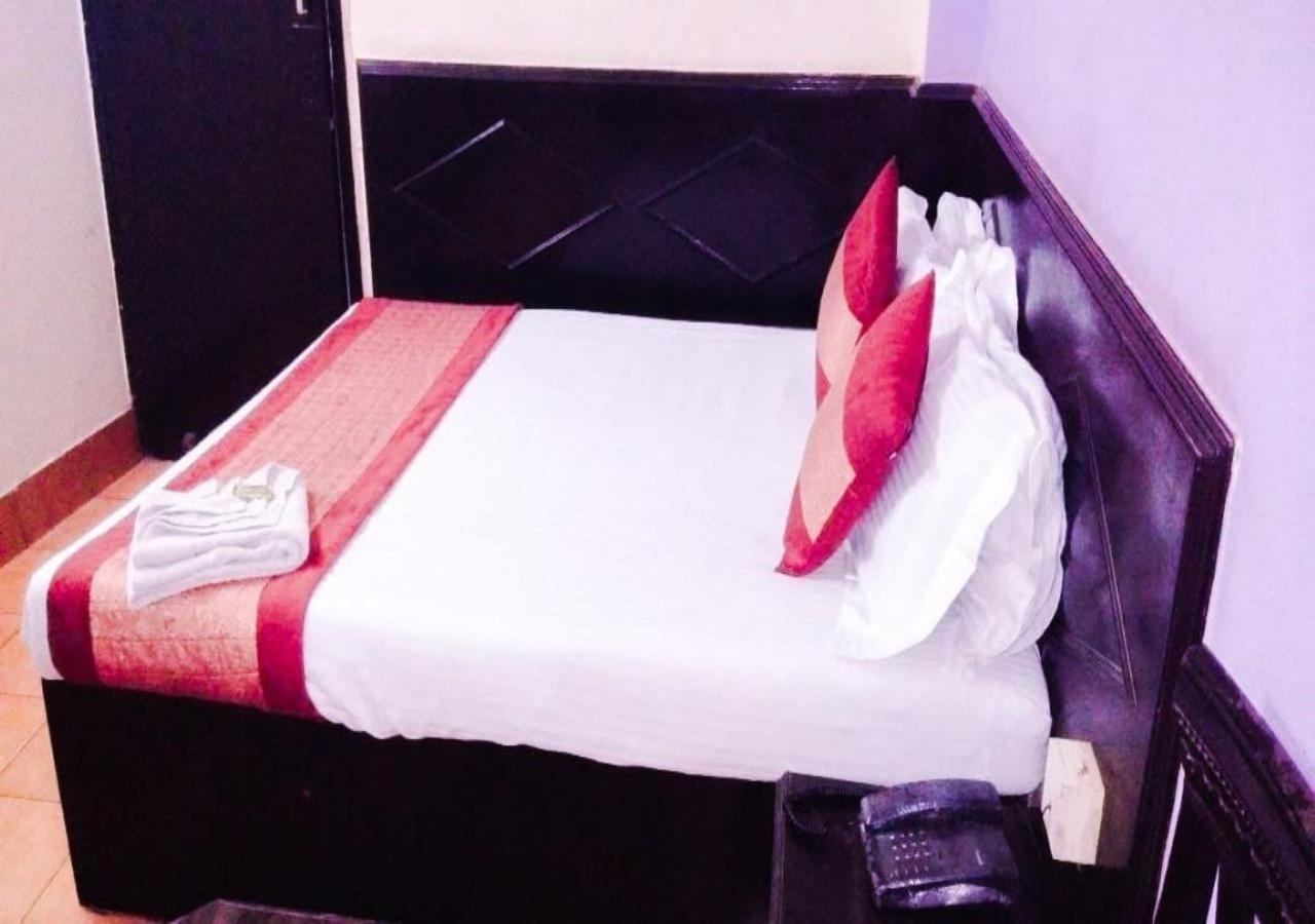 Hotel International Neelam Near New Delhi Railway Station Ню Делхи Екстериор снимка