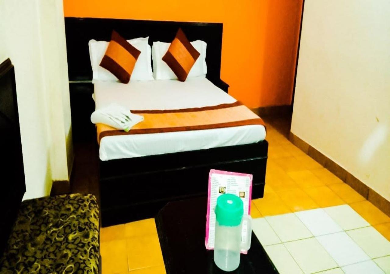 Hotel International Neelam Near New Delhi Railway Station Ню Делхи Екстериор снимка